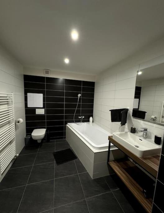 Modern Apartment In City Centre Banska Bystrica Exterior photo