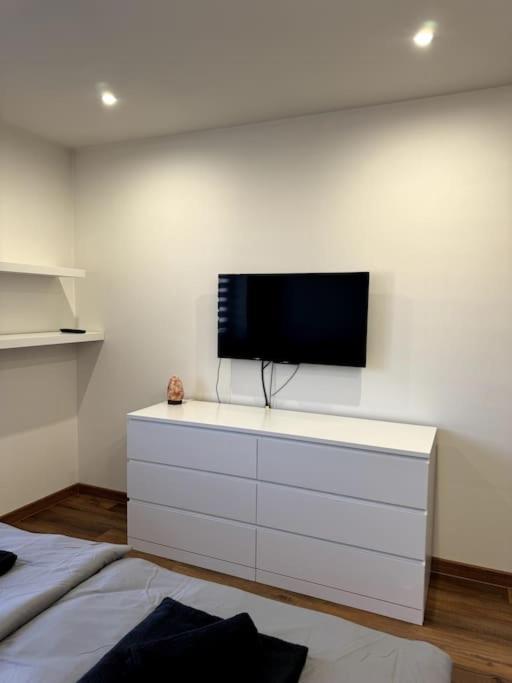 Modern Apartment In City Centre Banska Bystrica Exterior photo