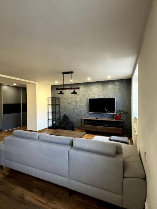 Modern Apartment In City Centre Banska Bystrica Exterior photo